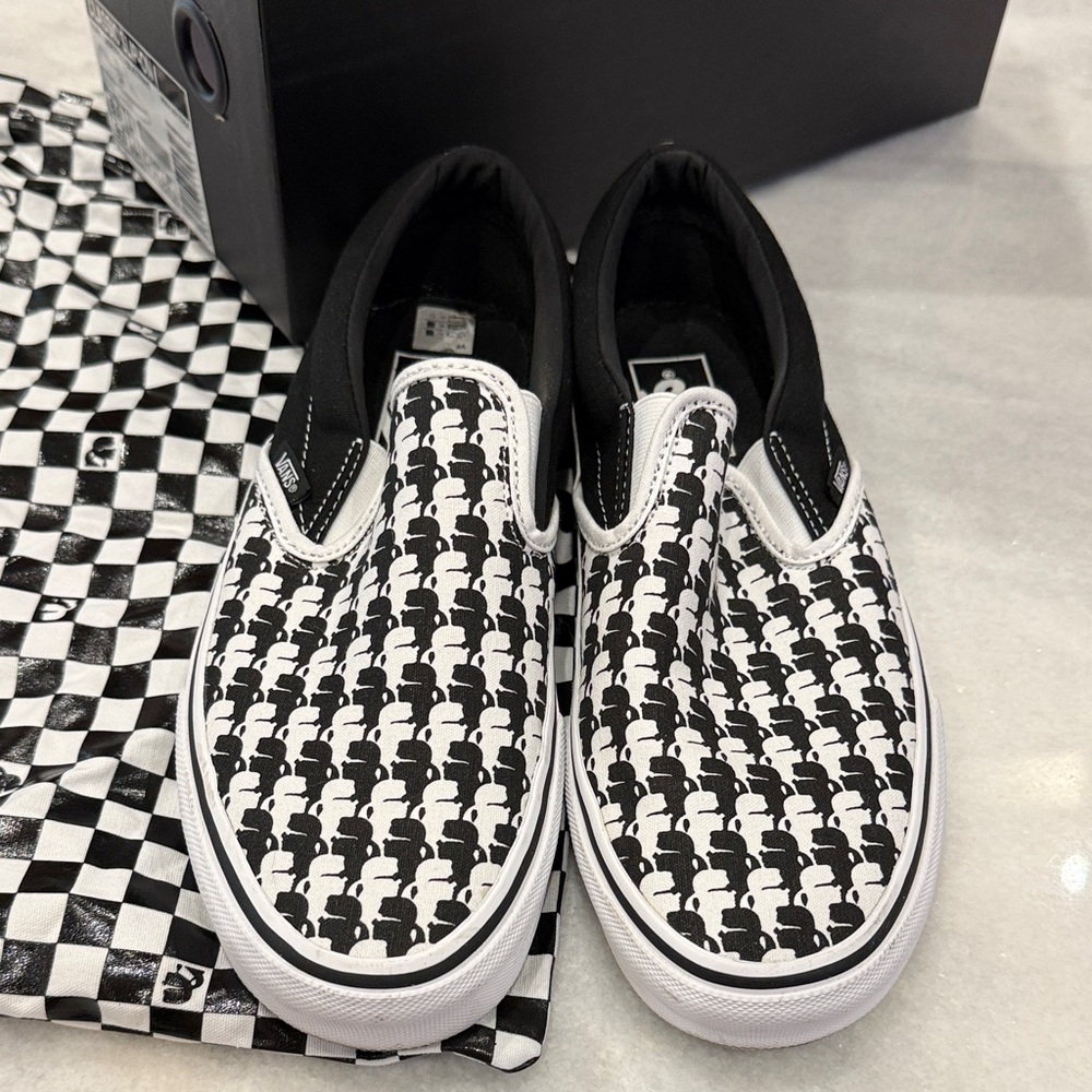 VANS LE hard to find Karl Lagerfeld collab. Classic slip on. Women’s 9.5. BNIB